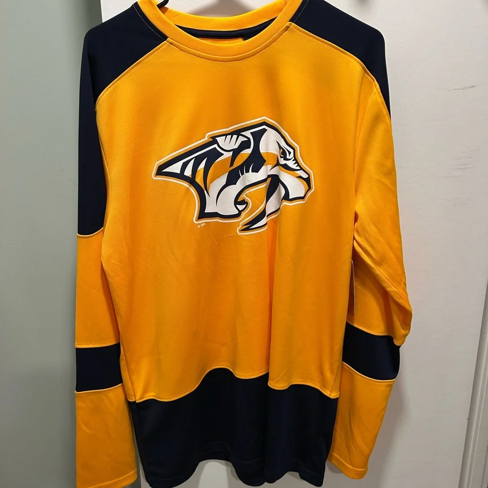Nashville Predators Shirt - Large - Picture 1 of 3